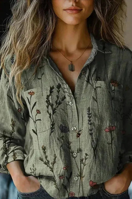 Stylish women's long sleeve blouse, comfortable and versatile for casual or elegant everyday looks.