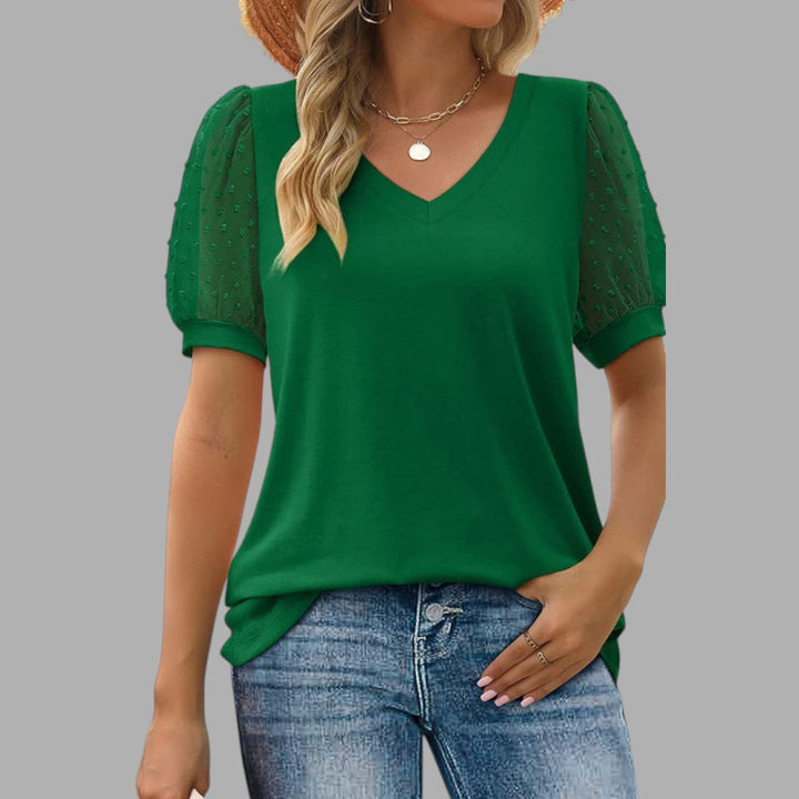 Casual yet chic women's long-sleeve blouse, featuring a relaxed fit. Your new favorite versatile top for all occasions.