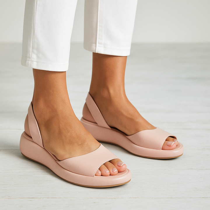 Women's open-toe strappy platform sandals, providing comfortable, stable support for summer fashion.