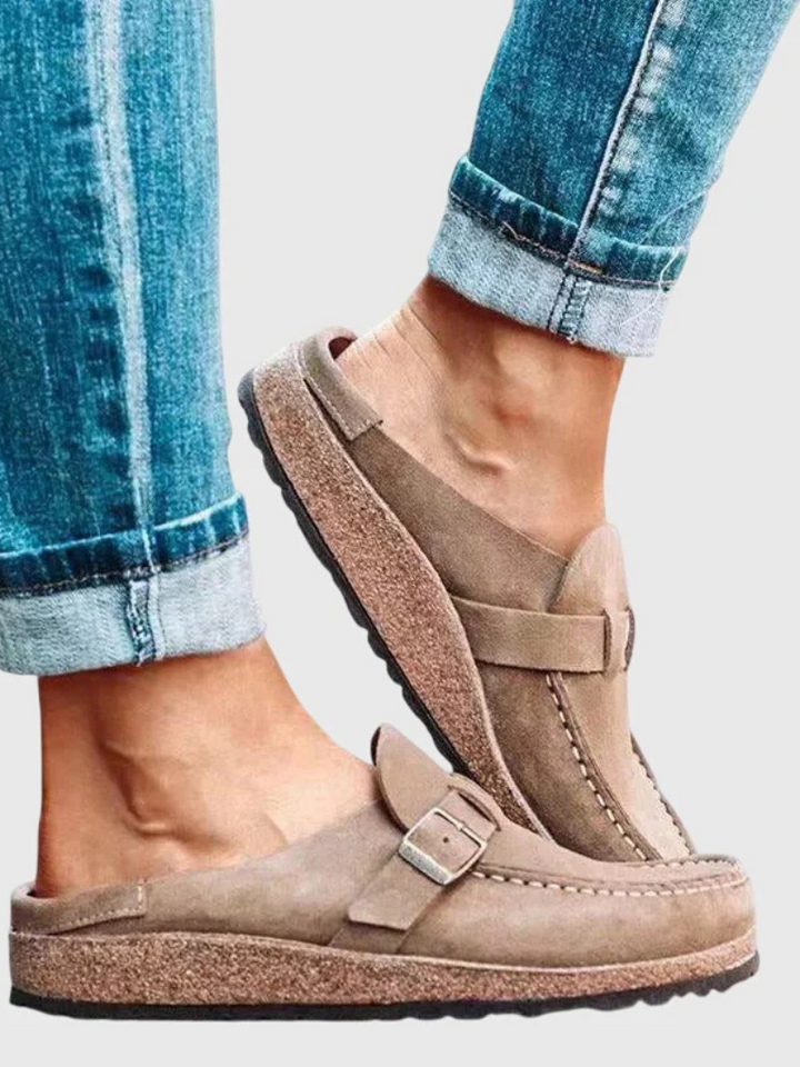 Easy slip-on women's comfort clogs, ideal for everyday wear with soft cushioning and foot support.