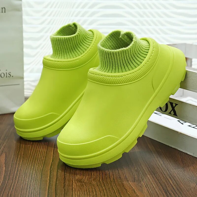 Women's comfy slip-on clogs with knit cuff. Waterproof, non-slip sole & stylish platform.