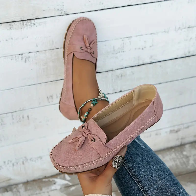 Ladies' cushioned loafers, slip-on comfort with a flexible sole, perfect for everyday wear.
