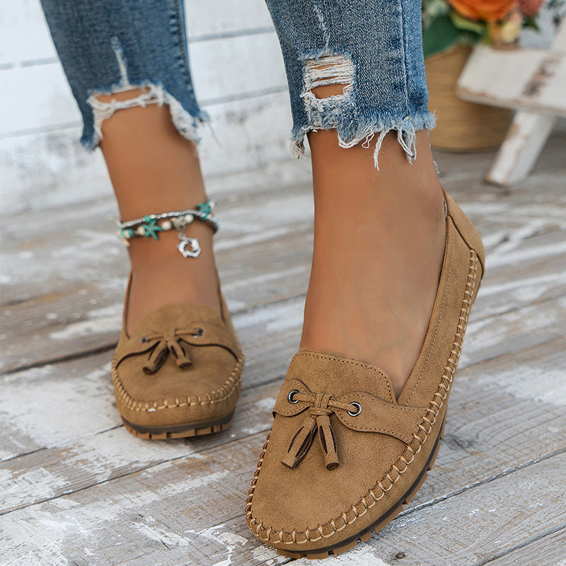 Women's comfortable loafers with cushioned support & flexible sole, ideal casual flats.
