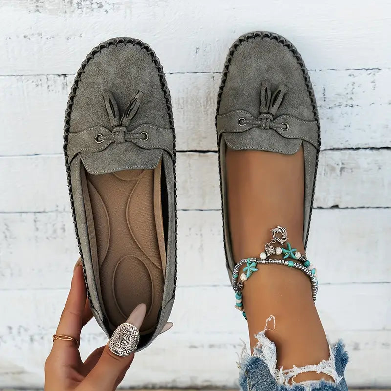 Soft & comfortable women's loafers, cushioned support for walking & casual style.