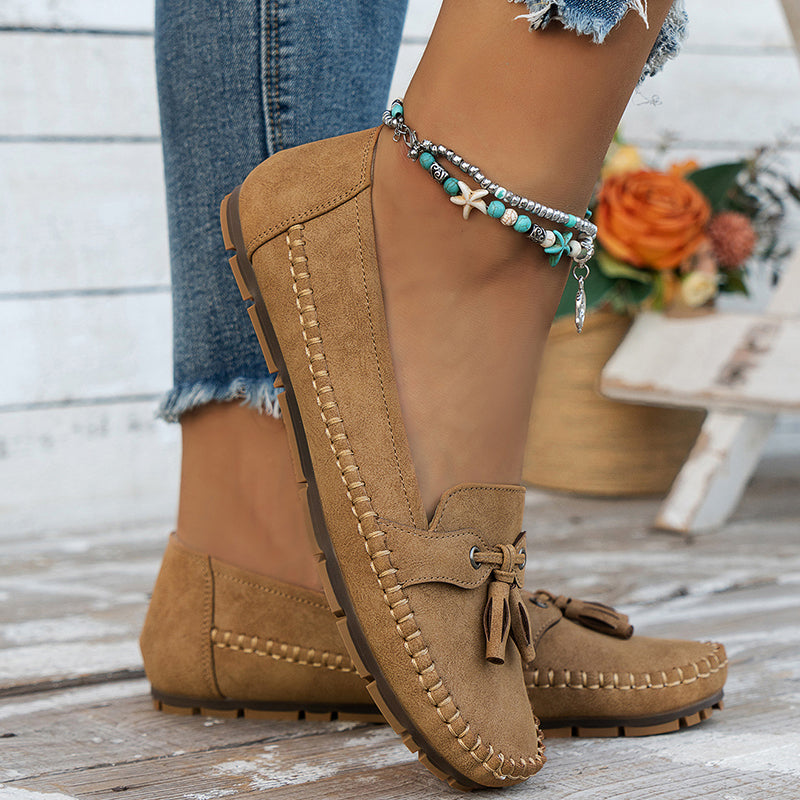 Flexible women's loafers, cushioned support for ultimate walking comfort.