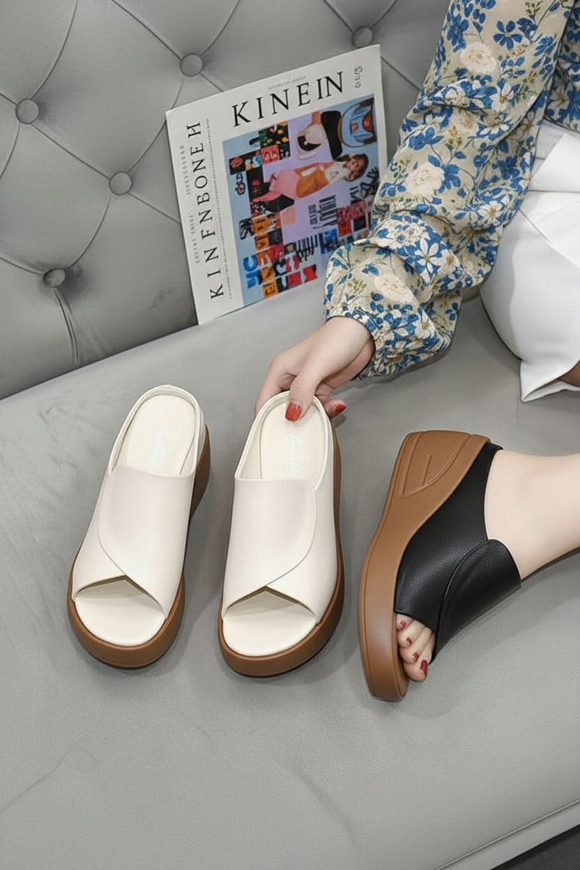 Comfortable women's sandals with thick cushioning, perfect slip-on summer shoes for beach, travel & daily wear.