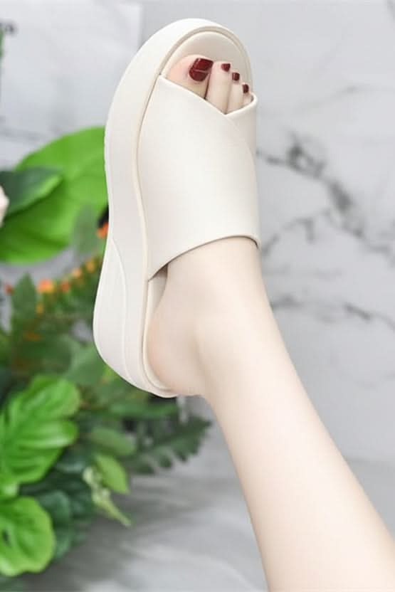 Women's open-toe cushioned sandals, ideal comfortable summer shoes for casual everyday wear, beach & travel.
