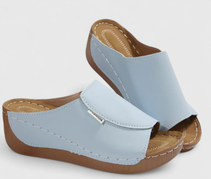 Women's everyday comfortable walking sandals, perfect open-toe flats for summer travel.