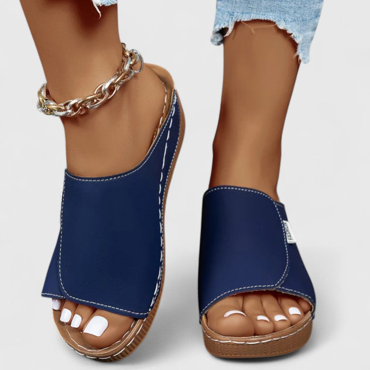 Versatile women's comfortable sandals, great for walking, travel, and casual summer outfits.