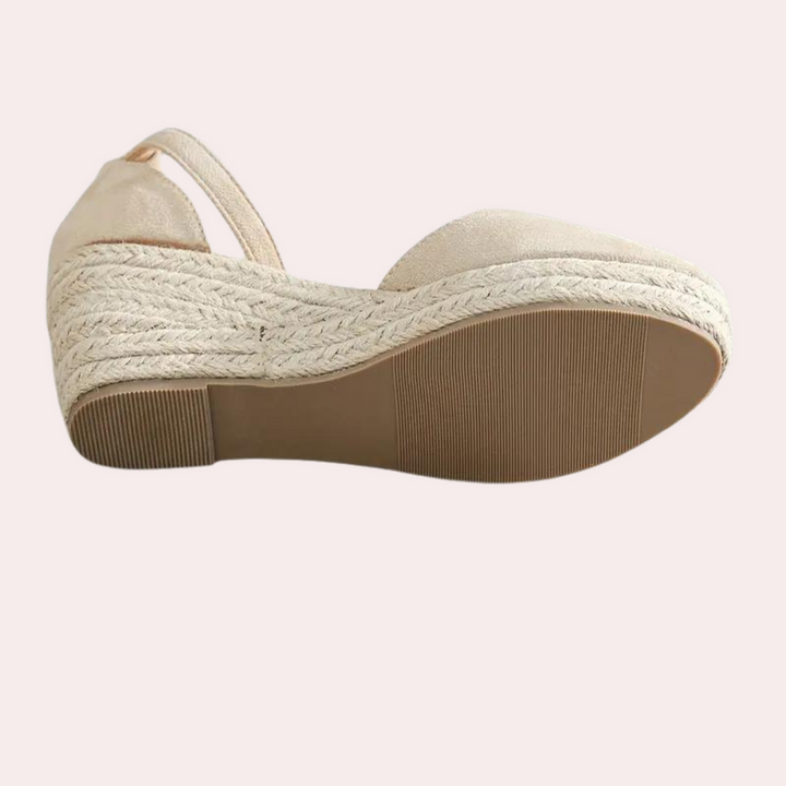 Casual women's wedge sandals with comfortable sole & adjustable strap, perfect for everyday summer fashion.