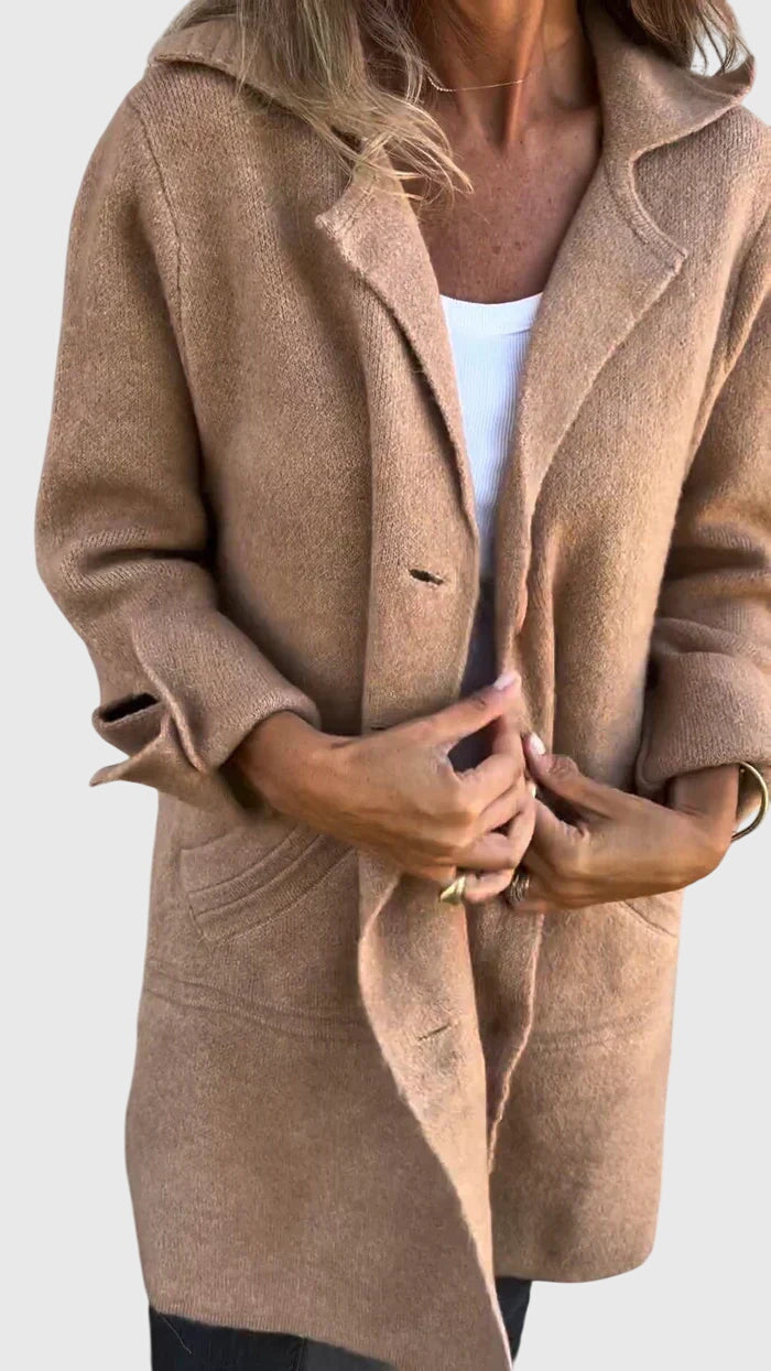 Everyday women's longline blazer, cozy fabric & stylish design, a versatile outerwear choice.