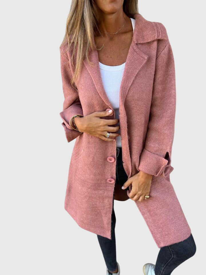 Fashionable longline blazer for women, cozy and stylish, perfect for versatile everyday looks.