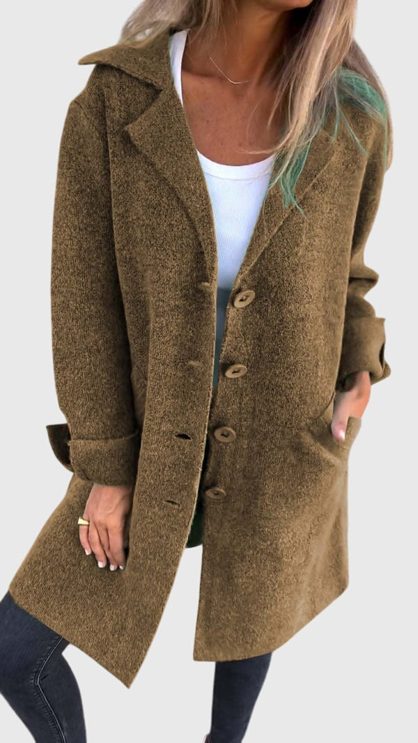 Elegant women's longline blazer in a cozy fabric, perfect as a versatile layering piece.