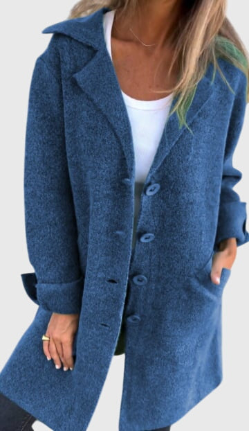 Versatile women's longline blazer, cozy everyday jacket for a chic and stylish outfit.