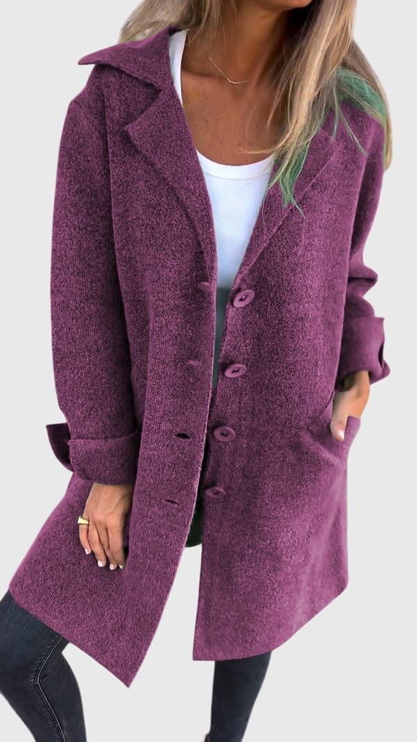 Chic longline blazer for women, designed for comfort and versatile, fashionable outerwear.
