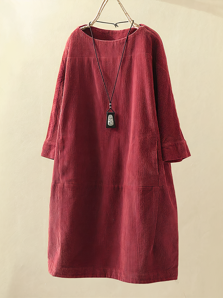Stylish women's midi dress. Features practical pockets, elegant elbow sleeves & round neck for cozy fall/winter fashion.