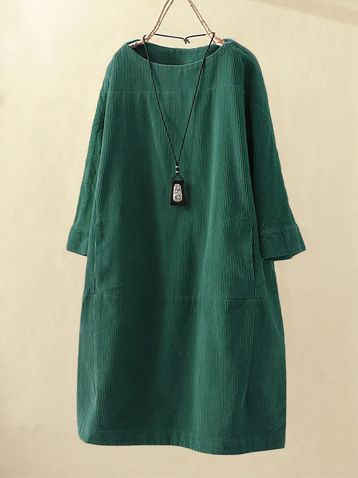 Cozy women's midi dress, comfortable for everyday wear. Features pockets, elbow sleeves for versatile fall/winter style.