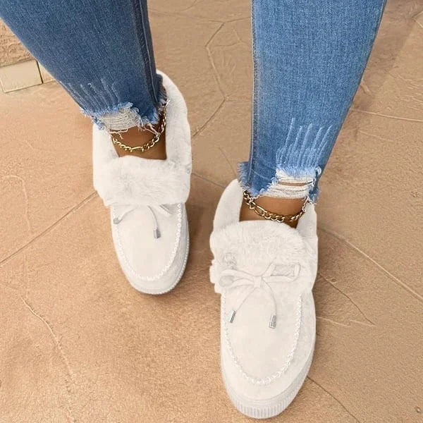 Casual women's round-toe slip-on shoes, offering cozy comfort and style for winter.