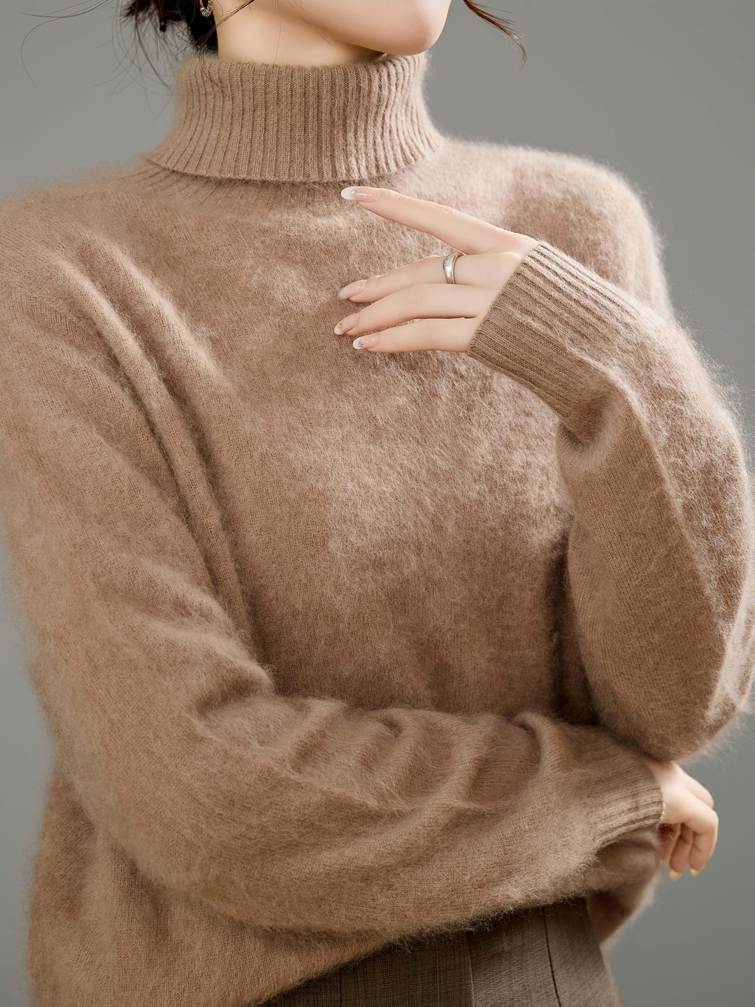 Stylish women's turtleneck sweater, a chic and comfortable knitwear piece for modern winter fashion.