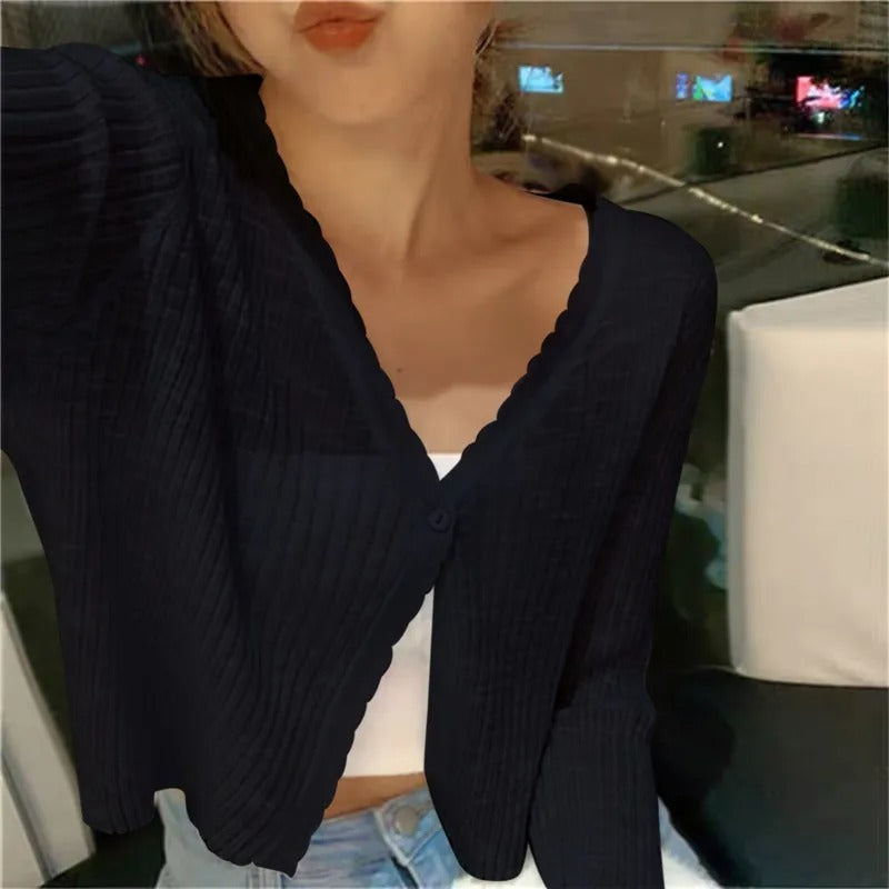 Casual women's cropped summer cardigan with buttons, a comfortable and stylish long-sleeve knit for everyday fashion.