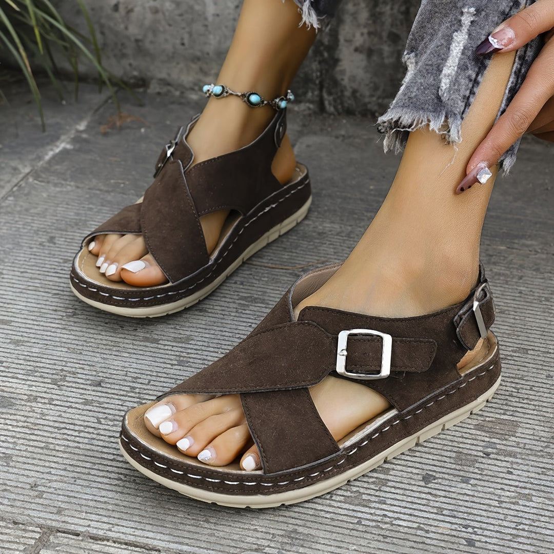 Stylish women's cross-strap platform sandals, perfect for summer casual wear.