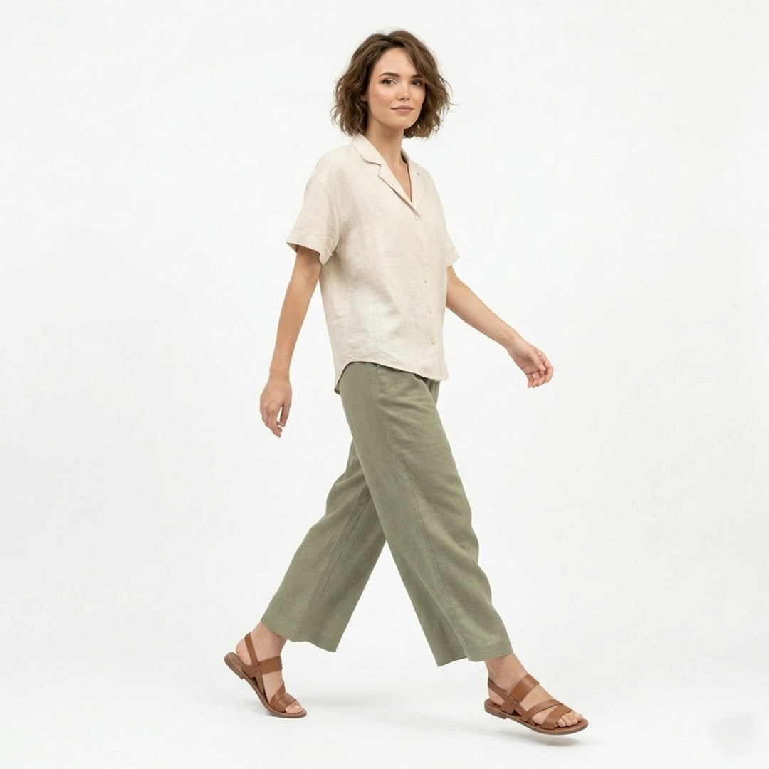 Summer-ready women's flat sandals with open toe & crossover straps for ultimate comfort.