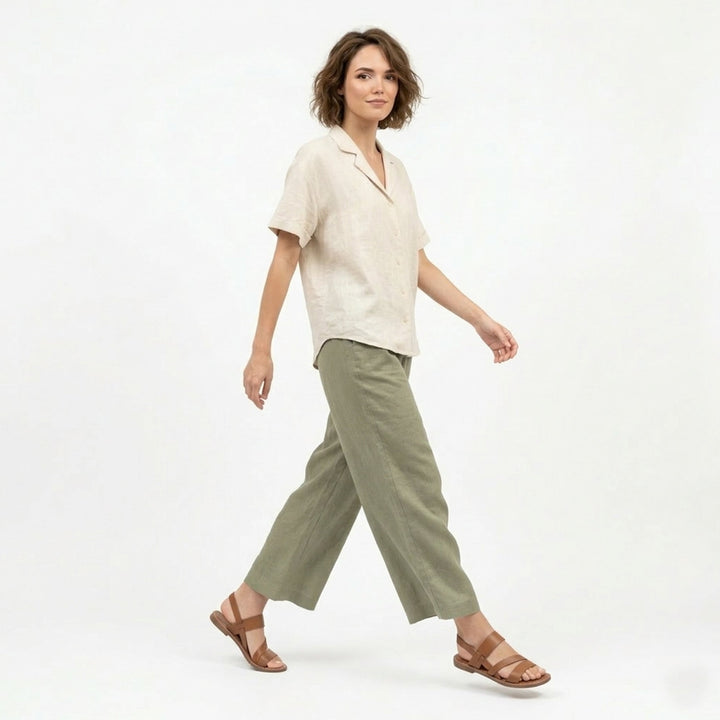 Summer-ready women's flat sandals with open toe & crossover straps for ultimate comfort.
