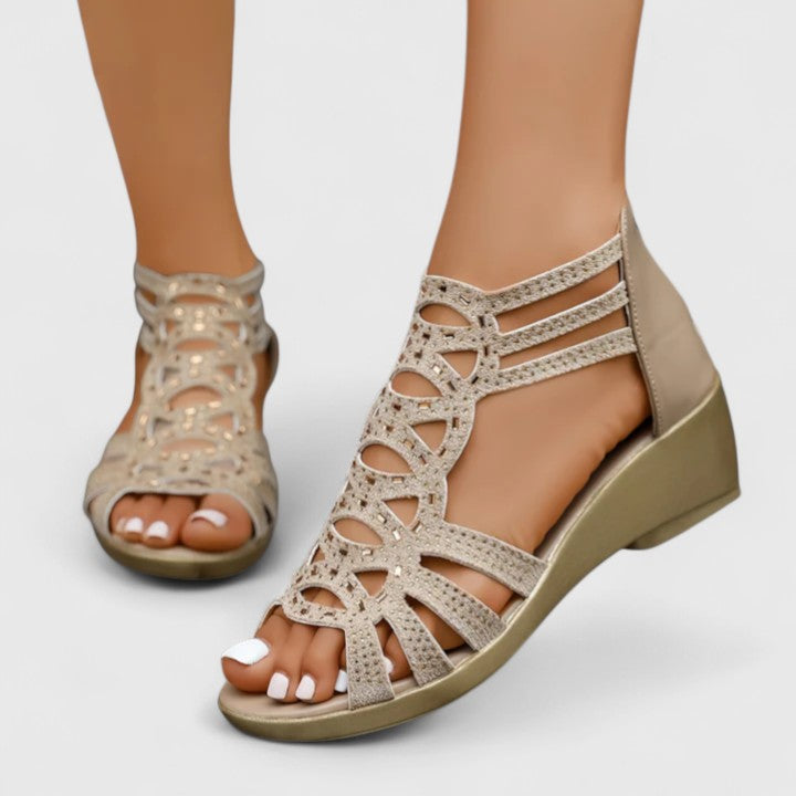 Flat women's sandals featuring soft cushioning & strong arch support for superior comfort during all-day wear.