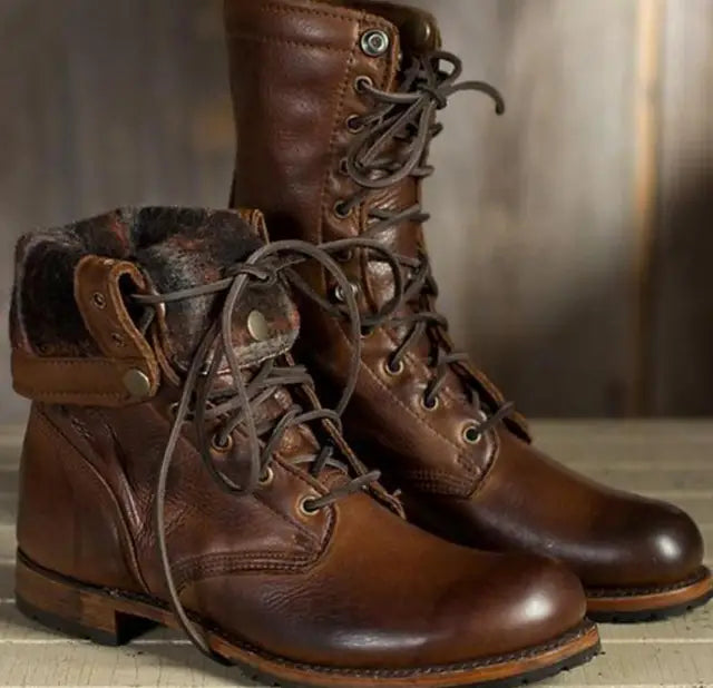 Dark brown women's insulated everyday boots. Warm & cozy ankle footwear, ideal for cold winter days and comfort.