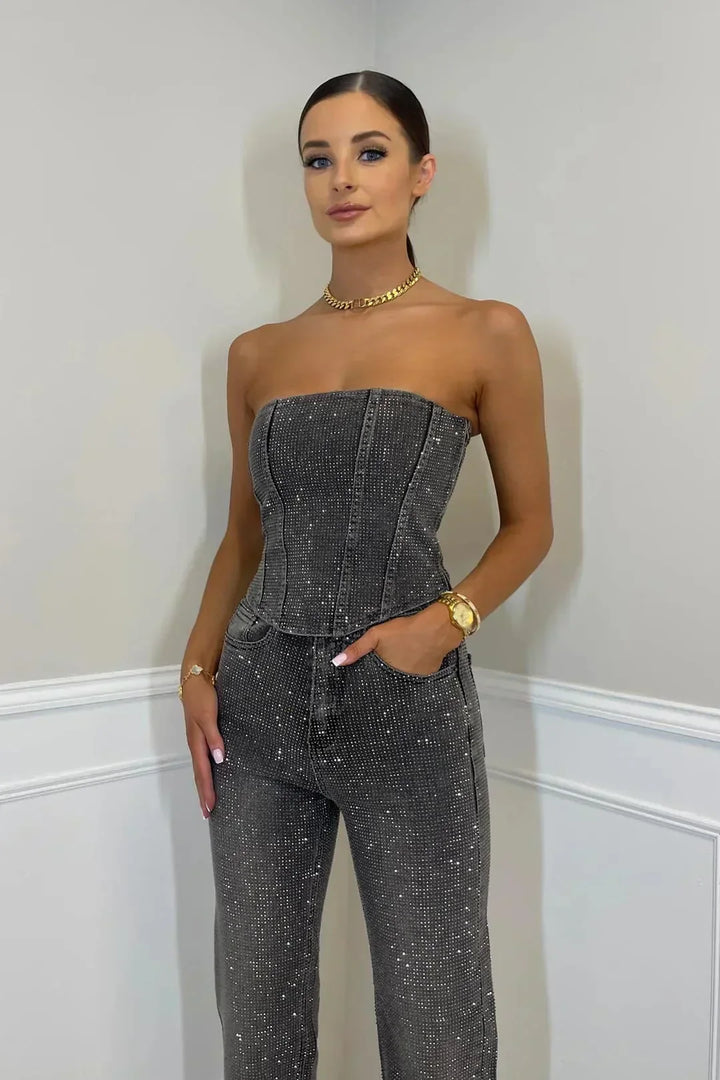 Trendy women's two-piece set: glitter crop top & high-waist jeans for versatile party fashion.