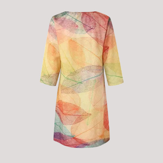 Women's V-neck botanical midi dress with functional side pockets, ideal for everyday casual elegance and comfort.