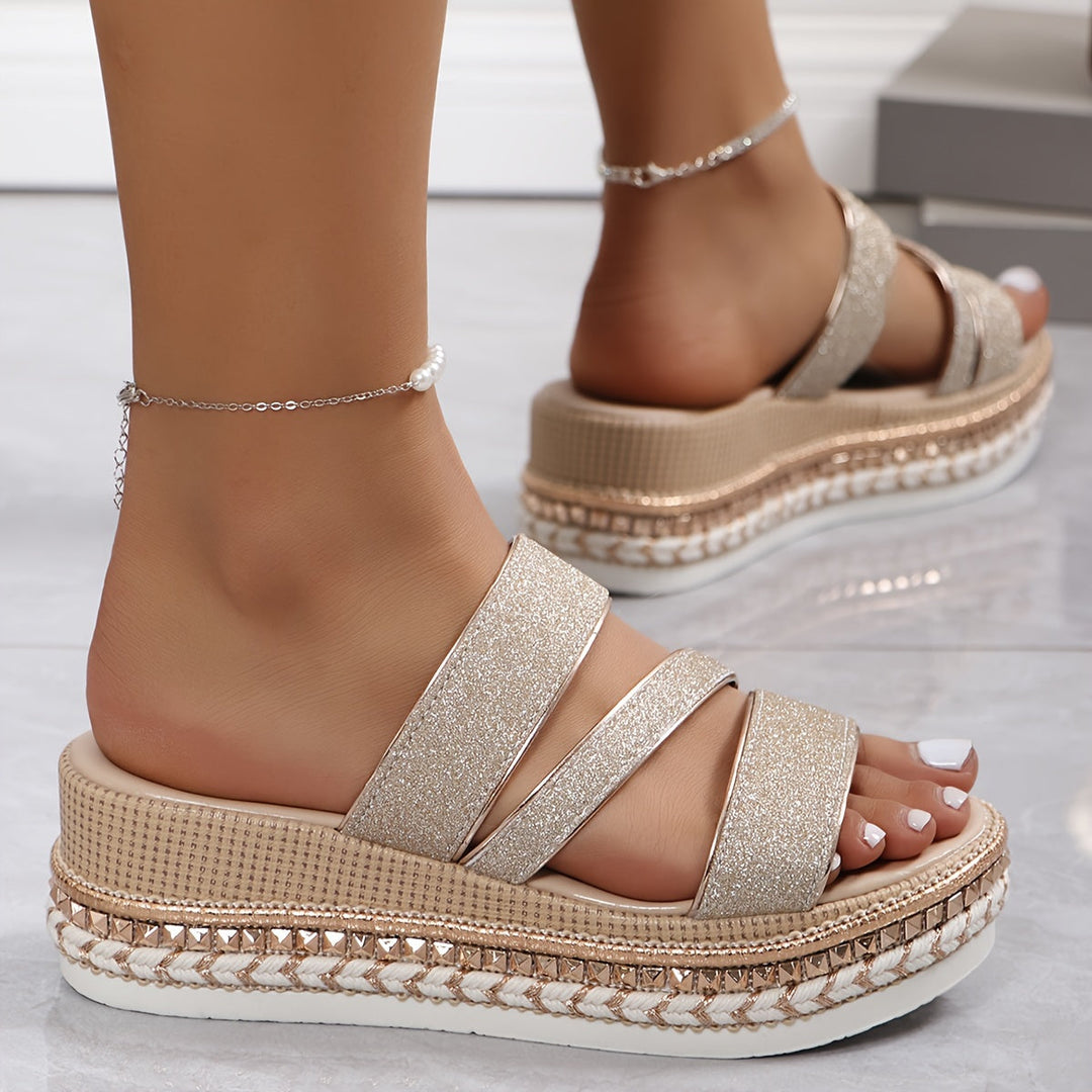 Comfortable women's flat casual sandals, perfect for summer. Effortless everyday slip-on footwear.