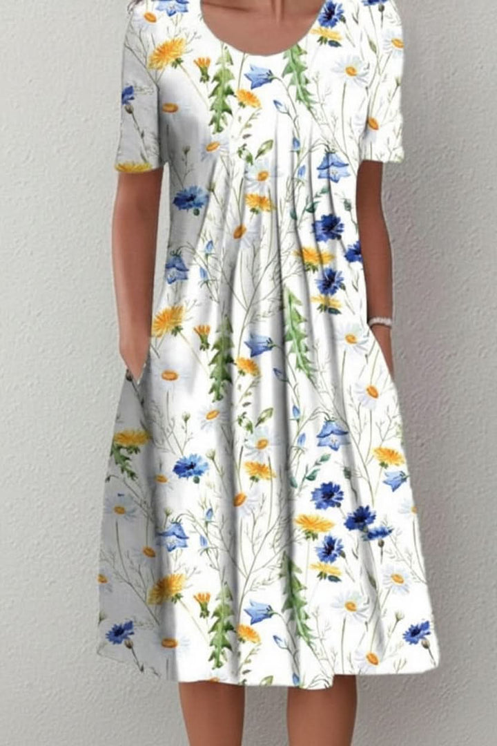 Comfortable knee-length dress for women. Effortless everyday style, available in floral/polka dot.