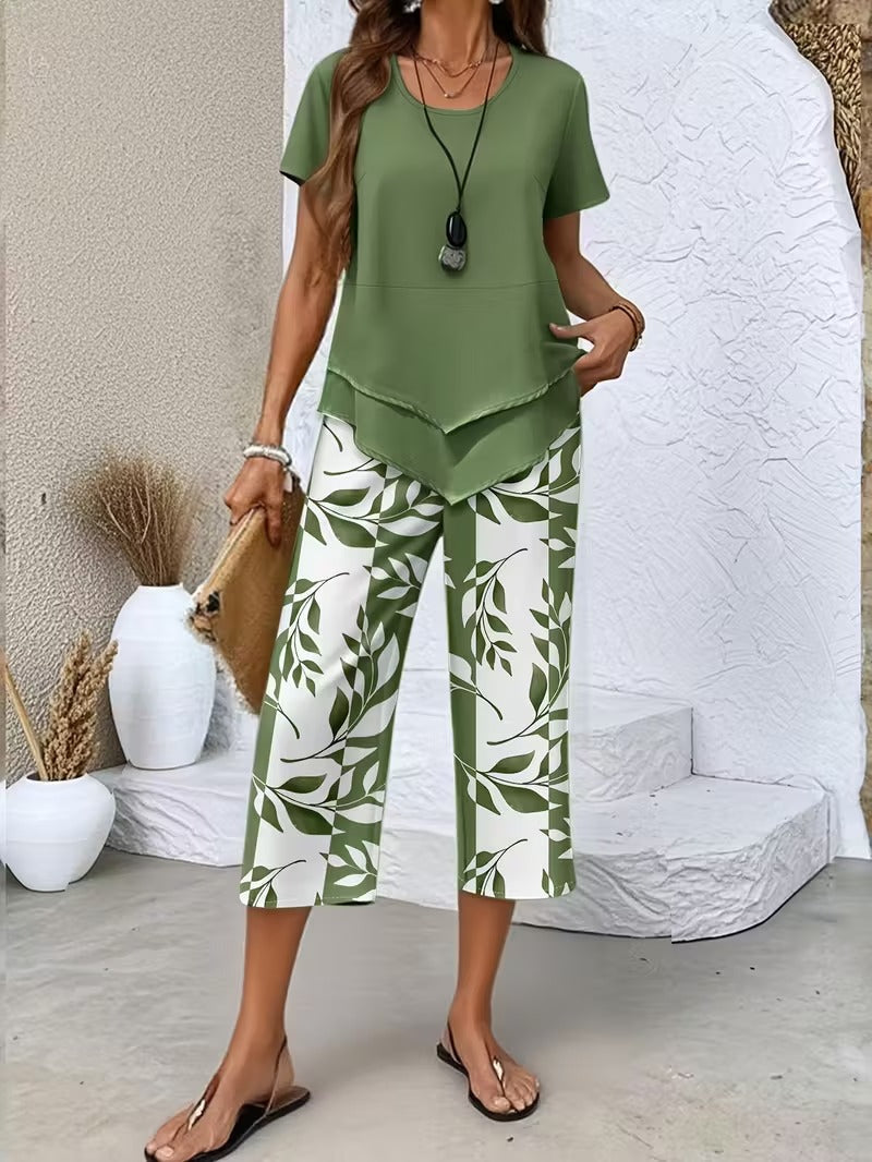 Women's effortless leaf print 2-piece top & cropped pants set. Casual summer co-ord outfit for relaxed style.