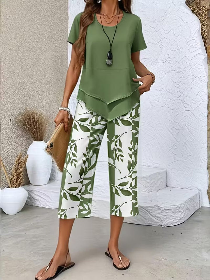 Women's effortless leaf print 2-piece top & cropped pants set. Casual summer co-ord outfit for relaxed style.