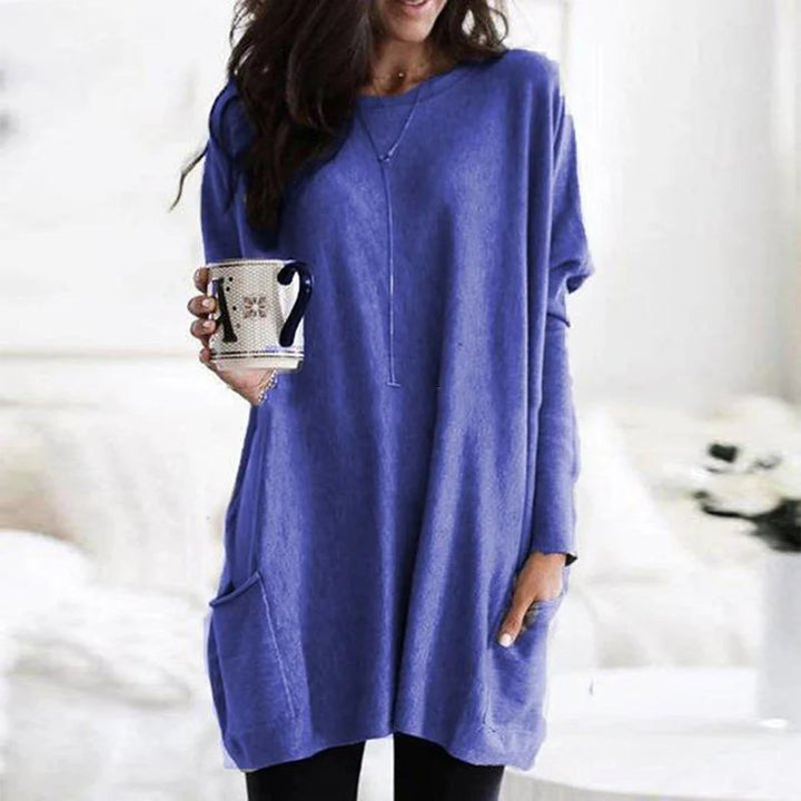 Stylish women's long sleeve tunic with an oversized fit, suitable for casual and loungewear.