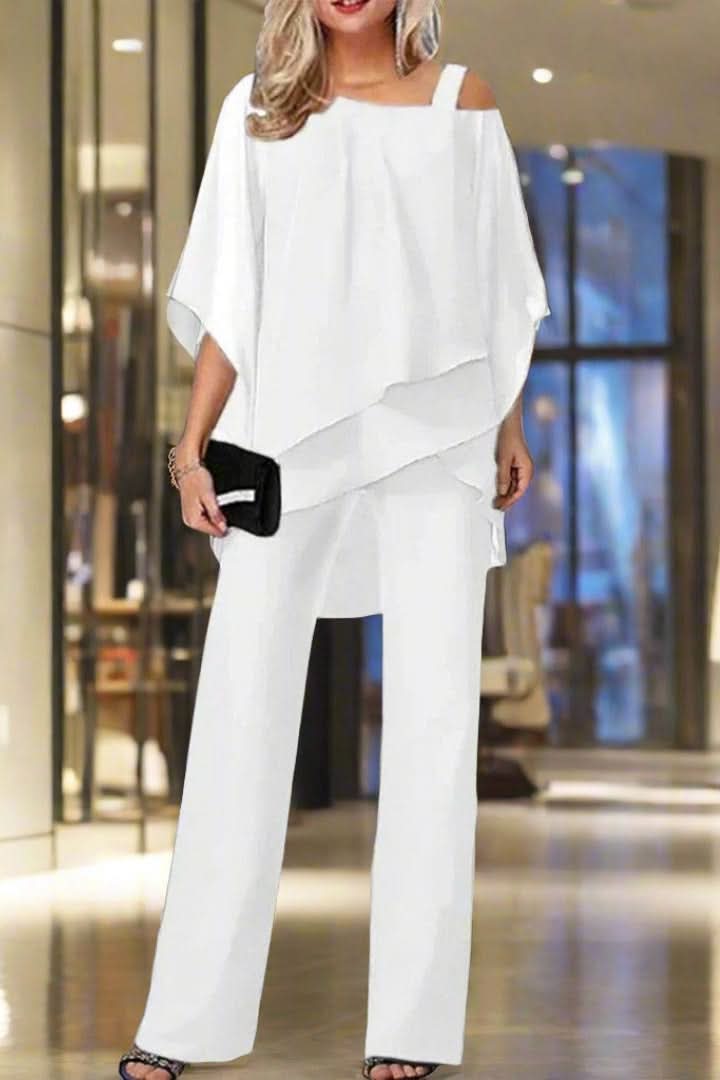 Elastic waist pants from the women's two-piece set, offering comfort for travel and a casual elegant day-to-night look.