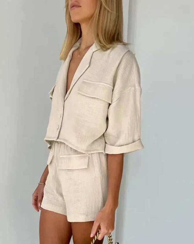 Casual women's summer two-piece short set, ideal for warm weather, featuring a comfortable relaxed fit.