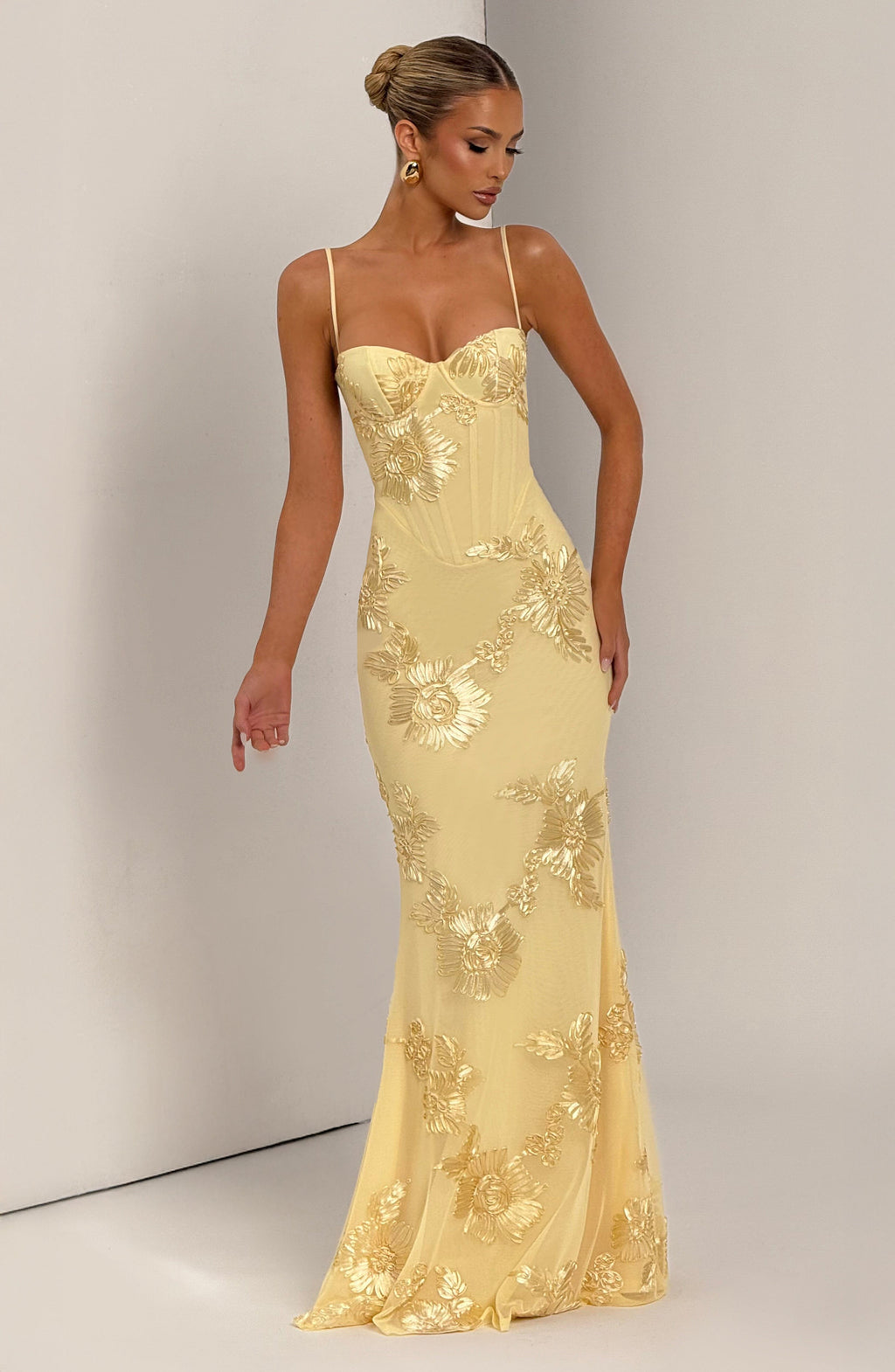 Elegant women's floral appliqué mermaid maxi dress, a stunning formal gown for prom, galas, or special events.