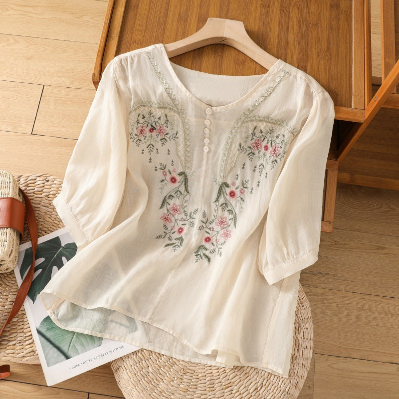 Spring/summer women's floral relaxed blouse. Effortless style with V-neck and long sleeves, suitable for casual elegance.