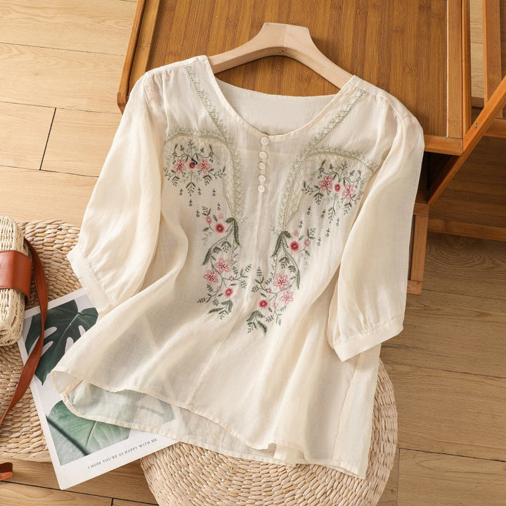 Spring/summer women's floral relaxed blouse. Effortless style with V-neck and long sleeves, suitable for casual elegance.