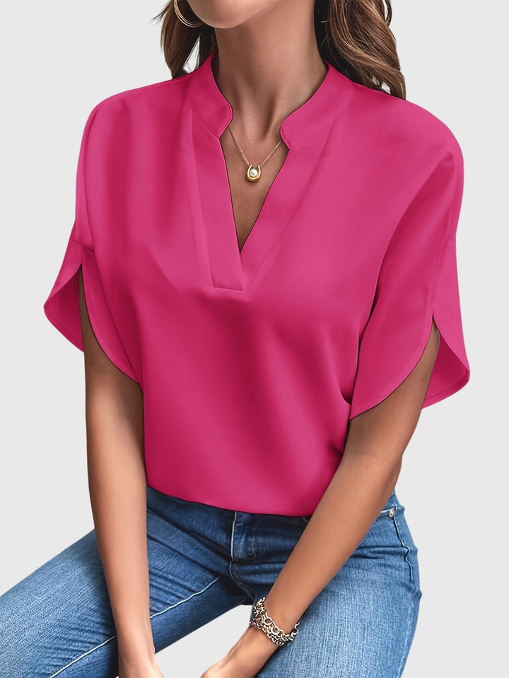 Lightweight women's casual blouse, comfortable and elegant for daily wear.