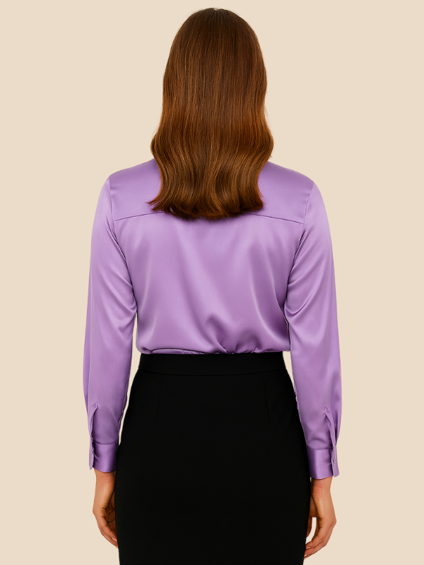 Elegant women's blouse, long sleeve with buttons, ideal for versatile styling.