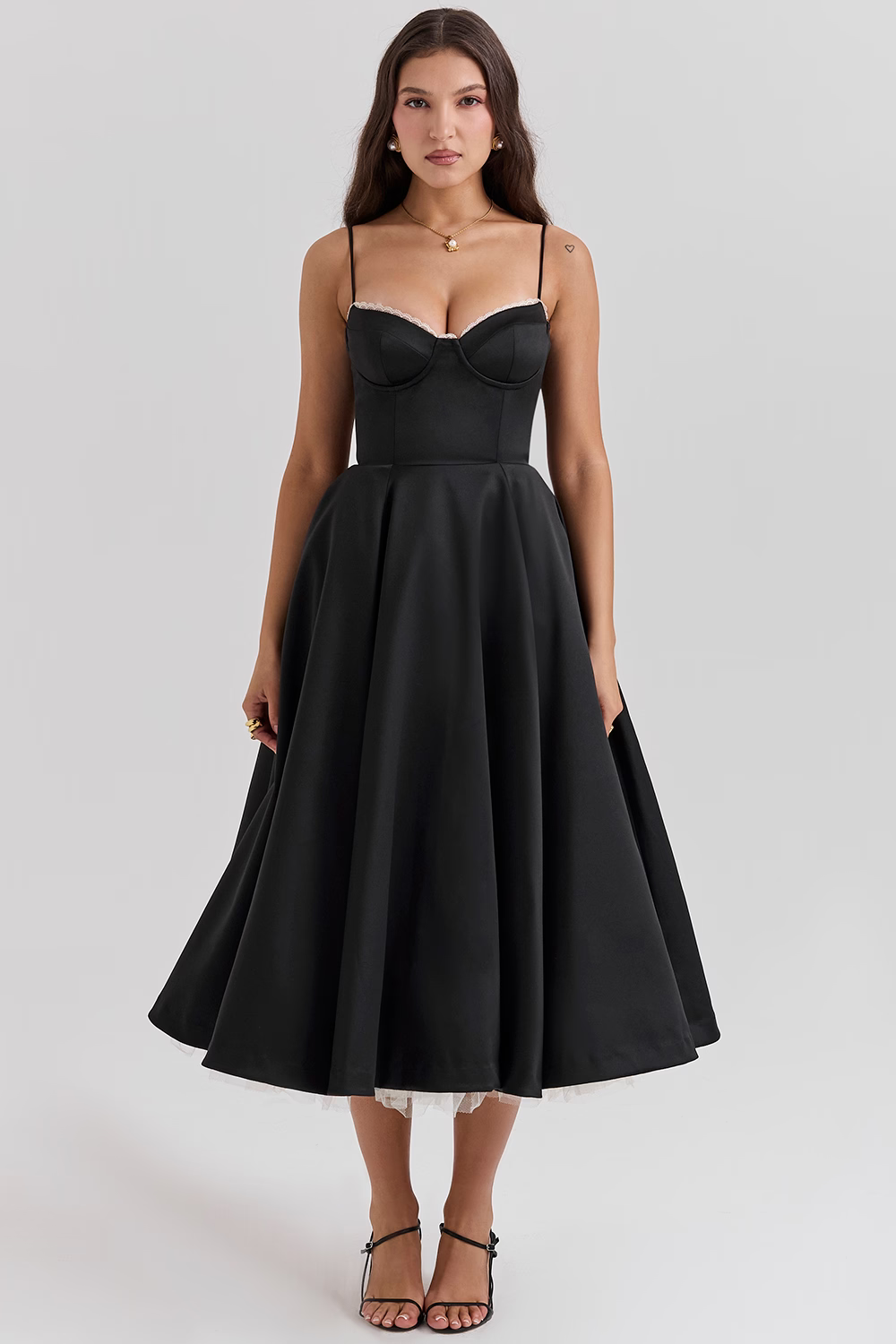 Women's corset midi dress, elegant, with lace trim, sweetheart neckline, hidden pockets, and a flowing tulle hem.