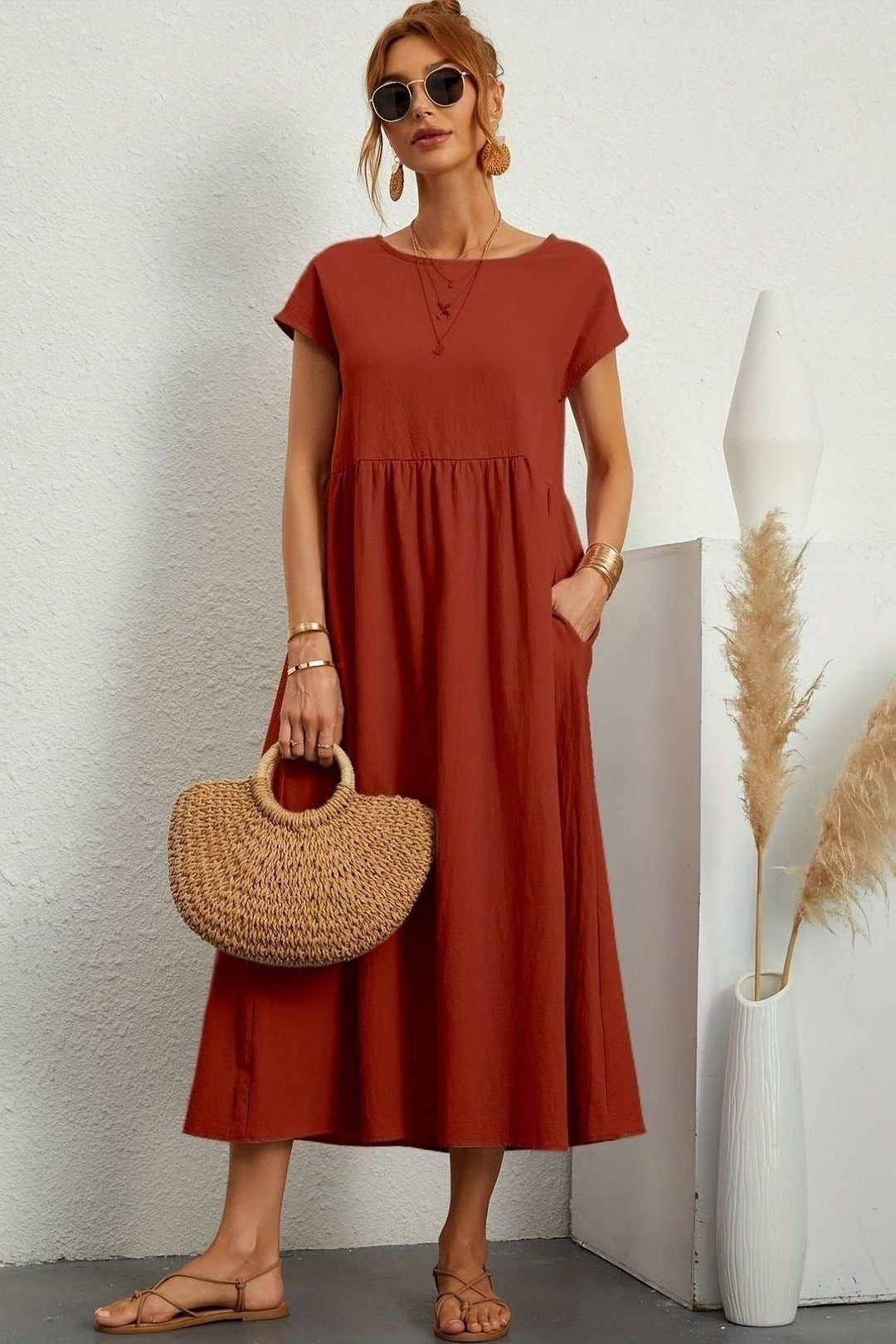 Versatile women's midi dress with a flattering pleated design. Comfortable and chic for summer.