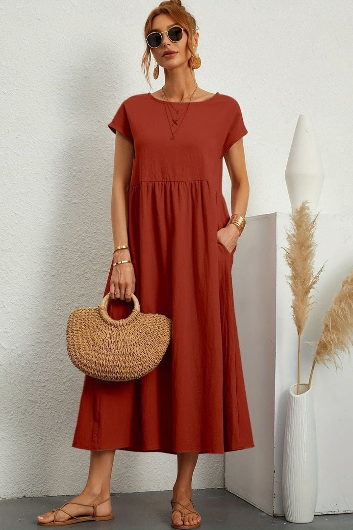 Versatile women's midi dress with a flattering pleated design. Comfortable and chic for summer.