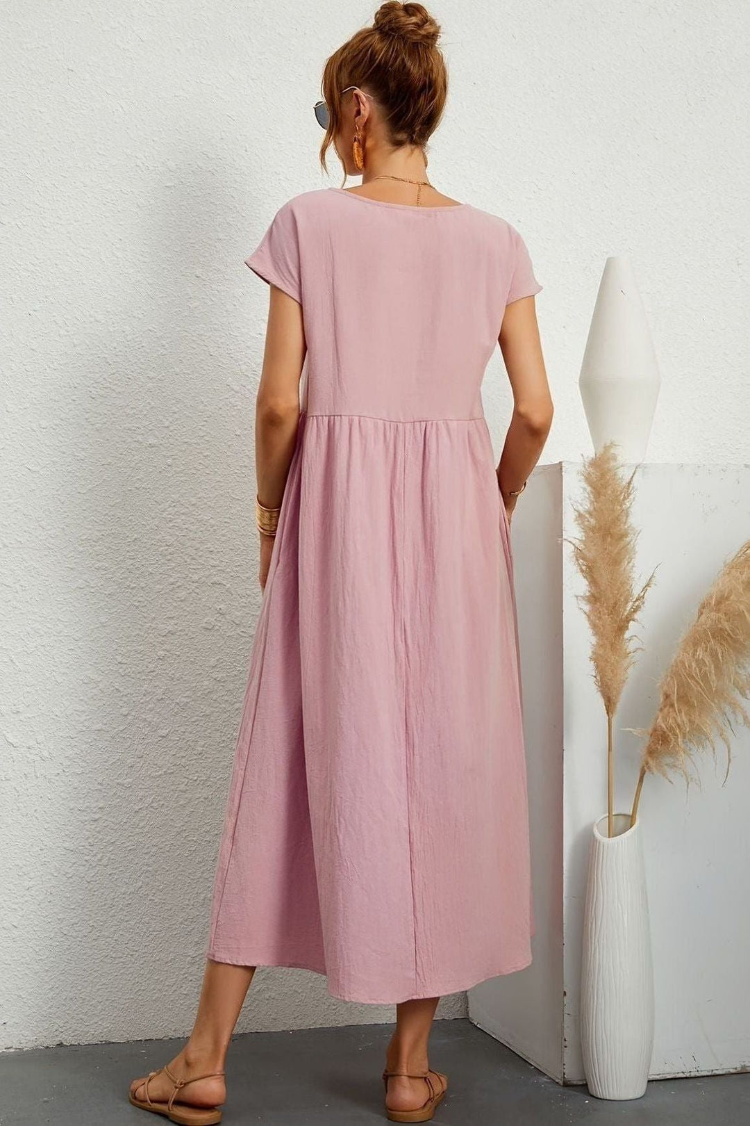 Effortless style: women's pleated midi dress, elegant & comfortable for spring fashion. Summer ready.