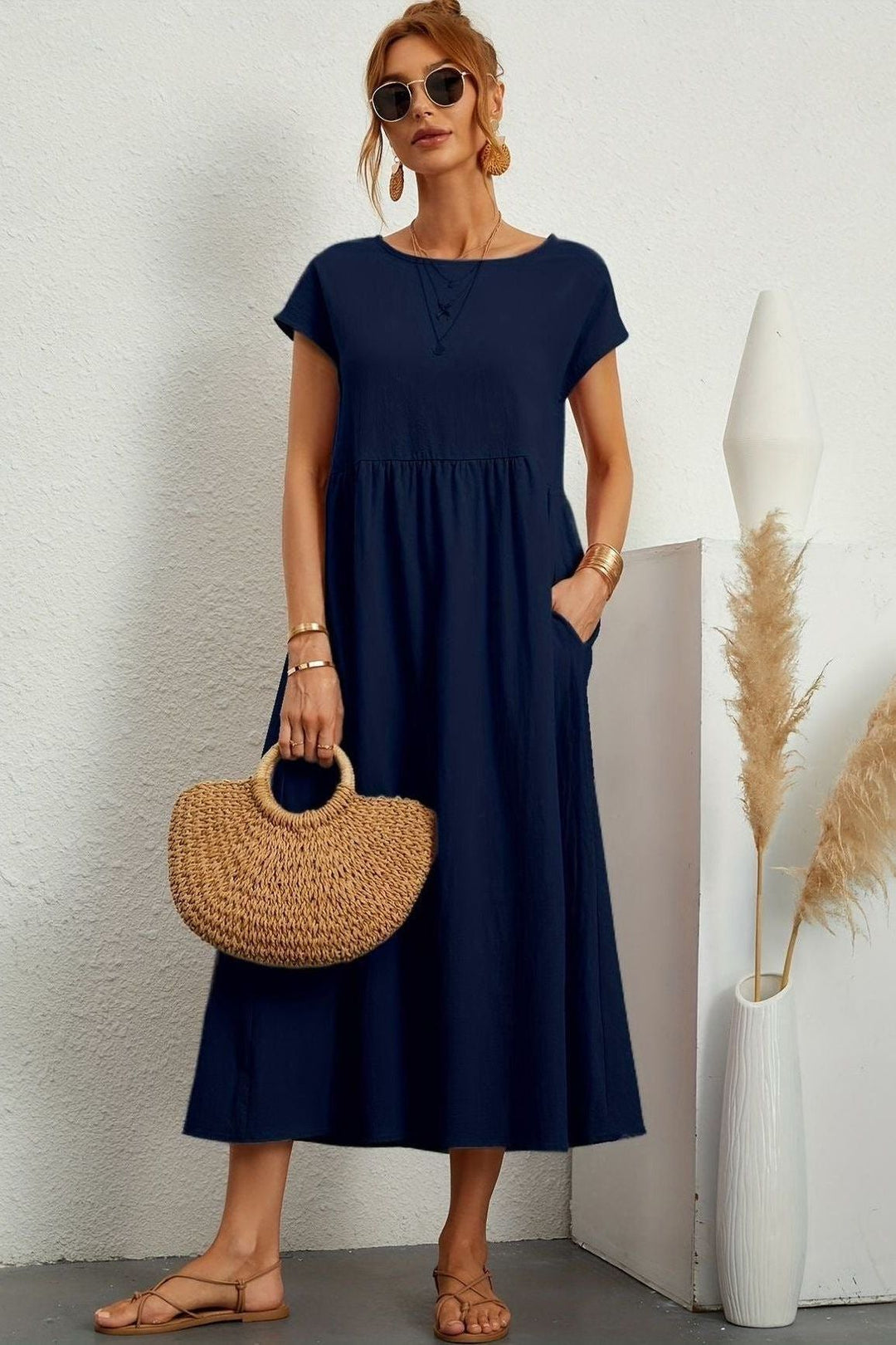 Stylish women's midi dress with elegant pleats. Versatile & comfortable for any occasion.