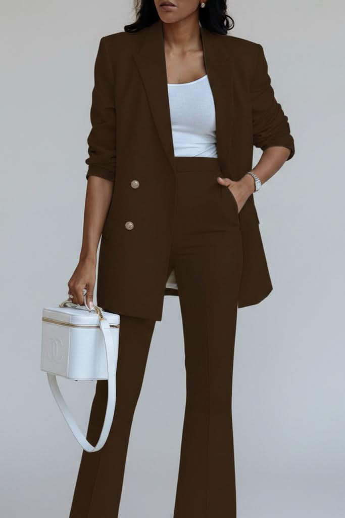 Modern women's elegant suit set: polished blazer & trousers for a sleek, professional business look.