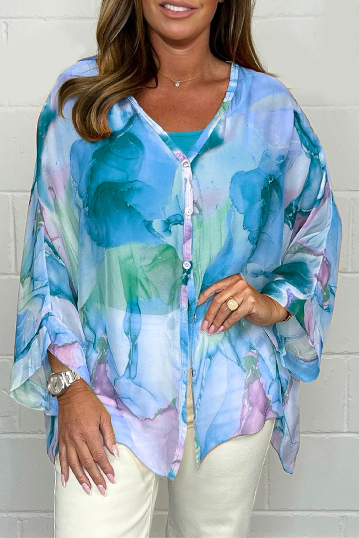 Stylish women's printed shirt, elegant design. A perfect versatile top for everyday fashion.